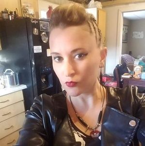 Meet your Posher, Crystal